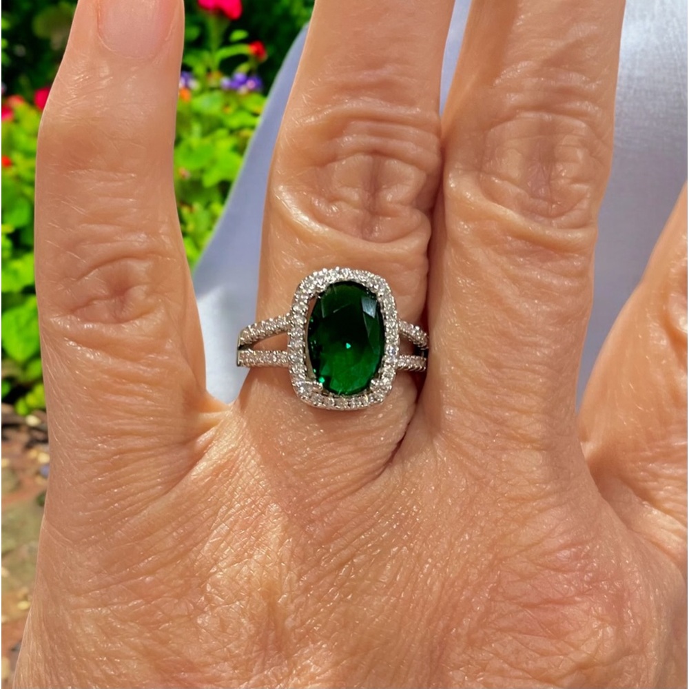 Dark Green/White Zirconias. (Final Price/NWT)